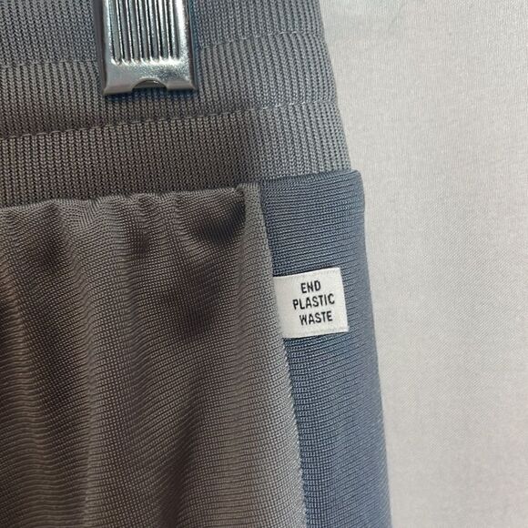 Boy’s Adidas Grey/White Jogger Pants. Size Large. - Picture 12 of 15